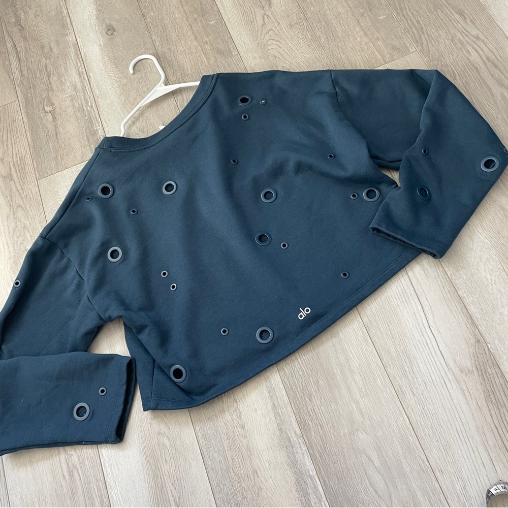 Alo Grommet Sweatshirt candace crop pullover womens Blue (medium) athleisure gym - Picture 4 of 6